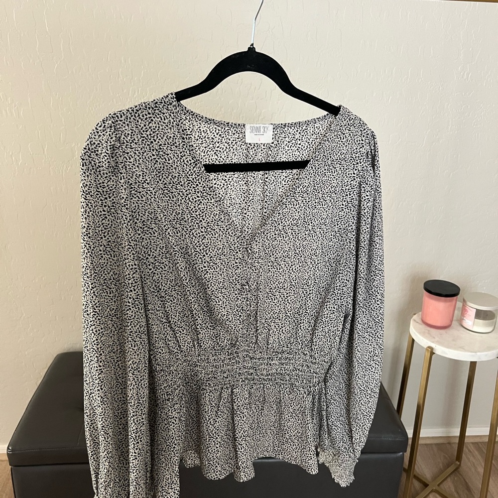 Women's Black and White Printed Top